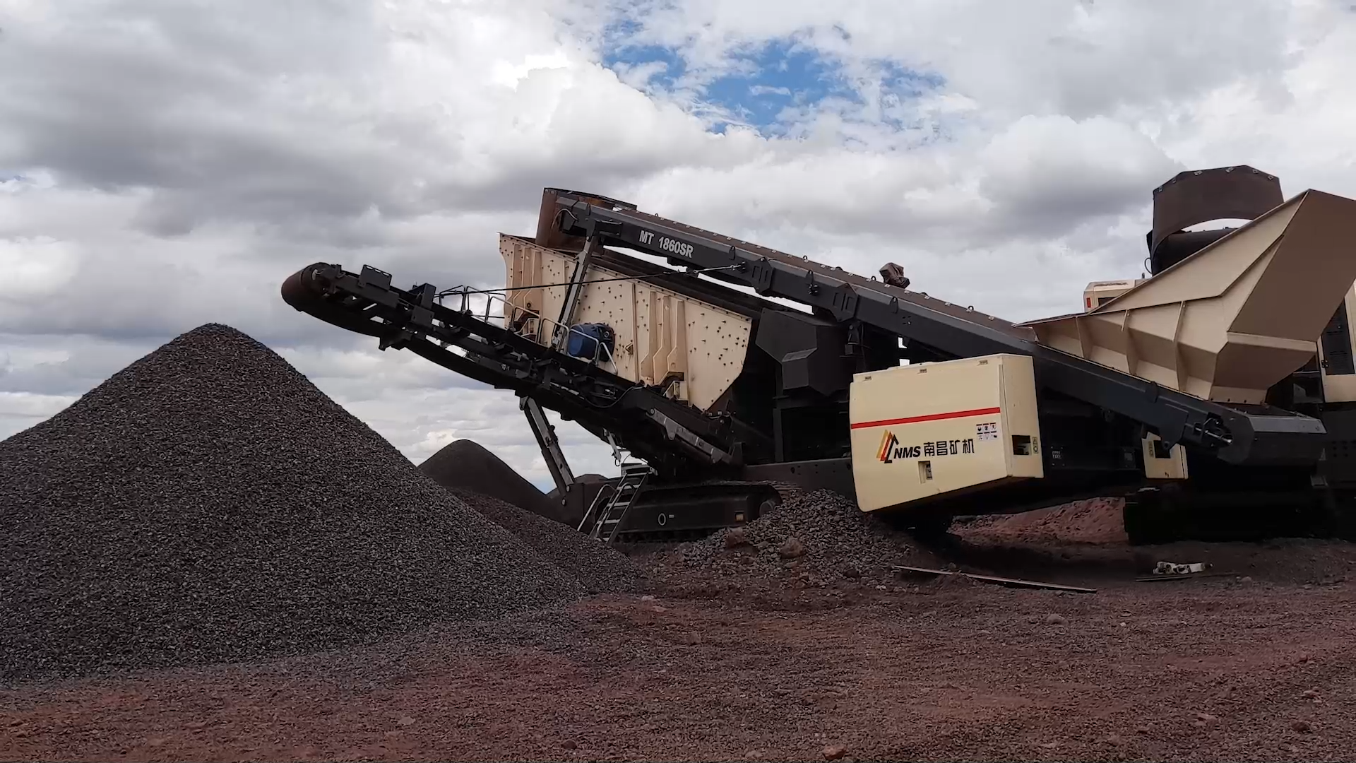 南昌礦機(jī)移動(dòng)破碎篩分設(shè)備助力南非某金屬礦山項(xiàng)目